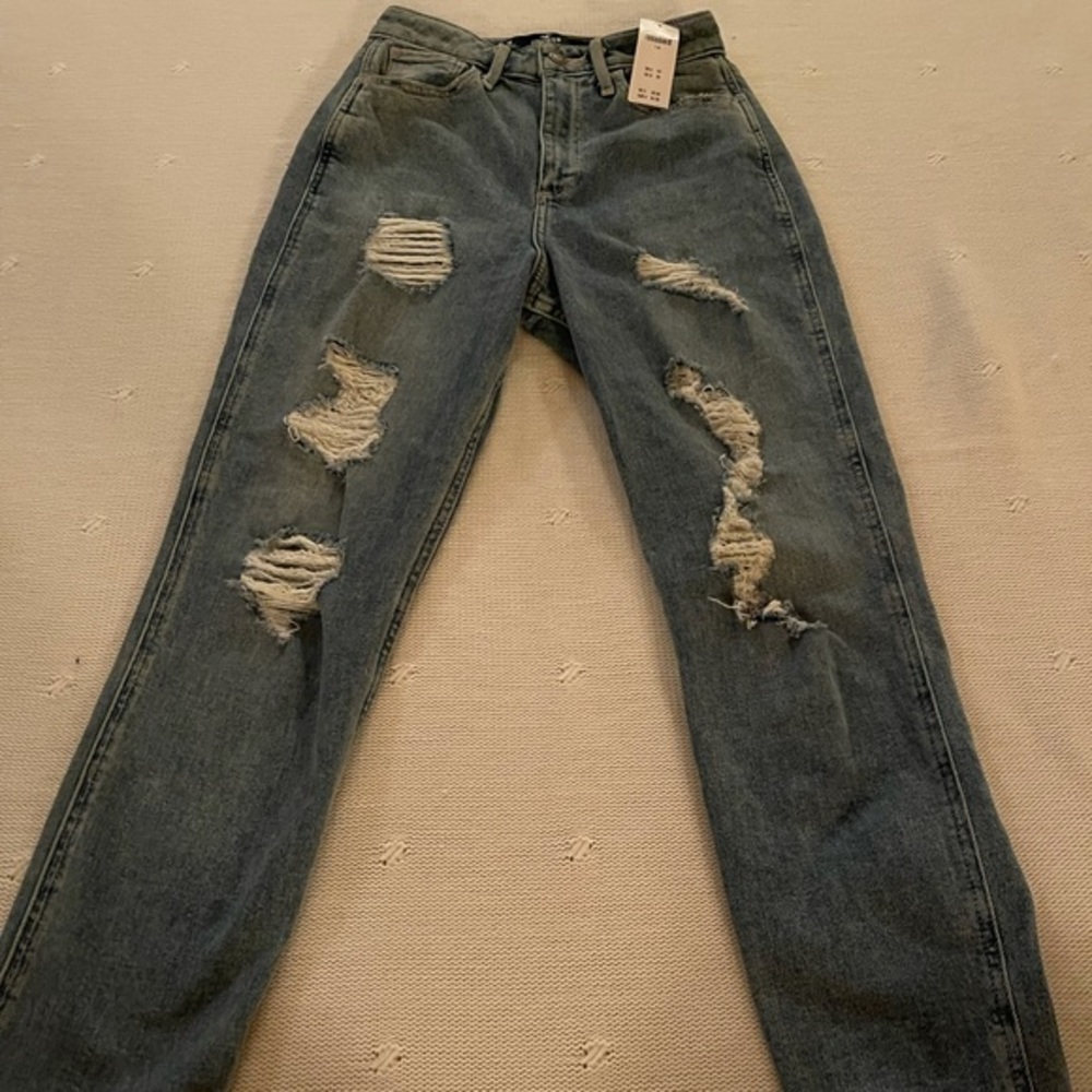 SOLD| NWT size 25 hollister mom jeans
